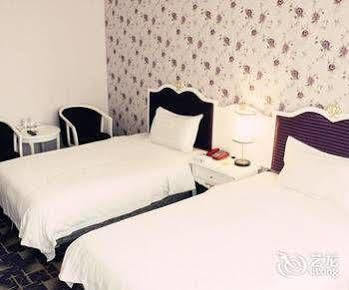 Chengdu Lilac Hotel Fei Cheng Branch Bagian luar foto