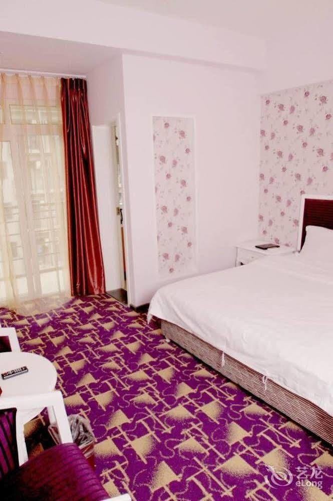 Chengdu Lilac Hotel Fei Cheng Branch Bagian luar foto