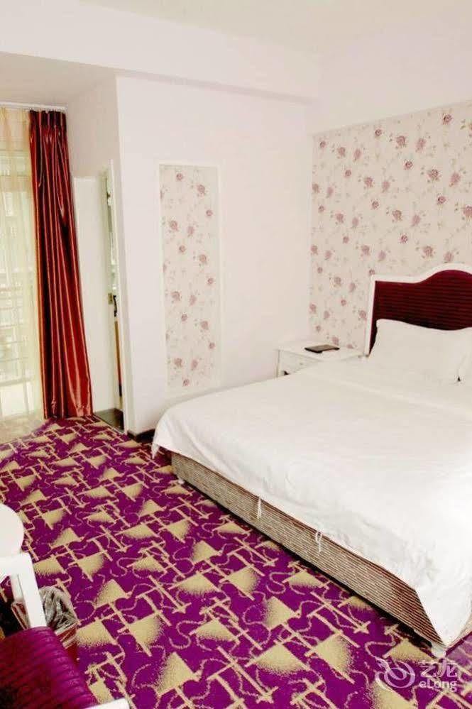 Chengdu Lilac Hotel Fei Cheng Branch Bagian luar foto